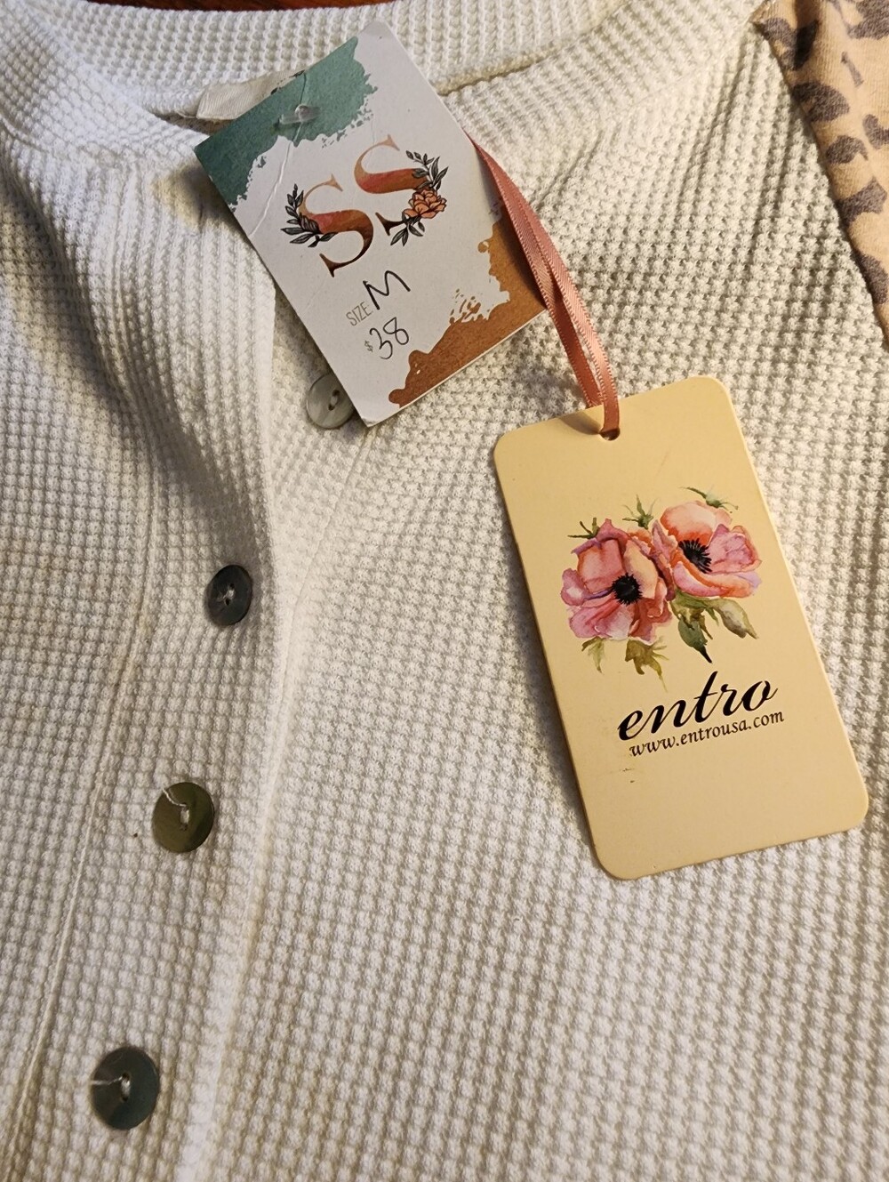Entro BOUTIQUE Cream Waffle Henley Top with Leopard Print Sleeves - Picture 4 of 5